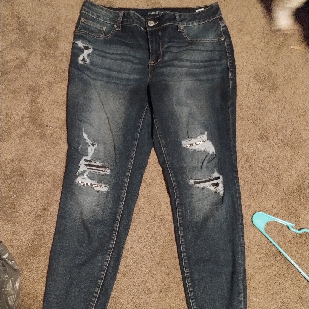 Mauices Size Large Jeans With Leopard Print